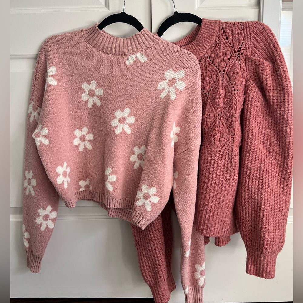 Women’s Hollister Pink Floral Cropped High Neck and A New Day Sweater Size M